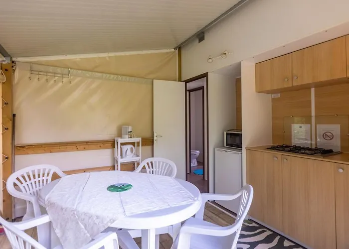 Tente Toile & Bois - 2 Chambres, Terrasse - Api-1-52-789 Fenouillet (Pyrenees-Orientales)